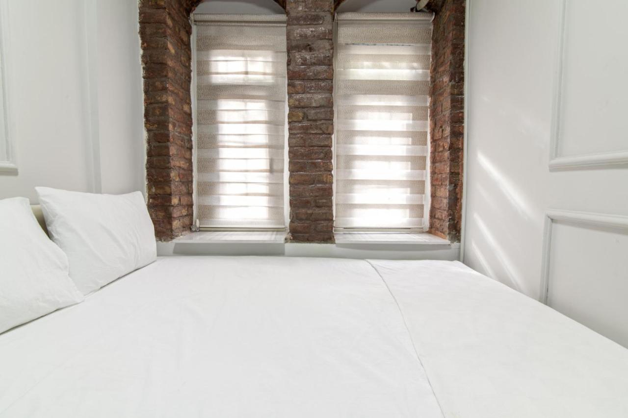 Ferienwohnung Modern Flat In The Heart Of Beyoglu Istanbul Exterior foto
